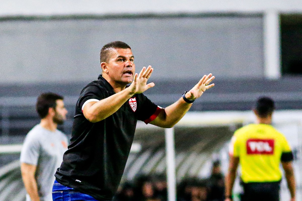 Técnico do Santa Cruz praticamente define o time e minimiza empate