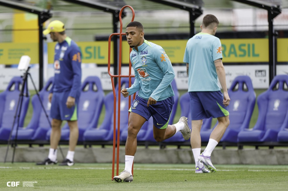 Atacante Samuel Lino em treino da seleção brasileira — Foto: Rafael Ribeiro / CBF