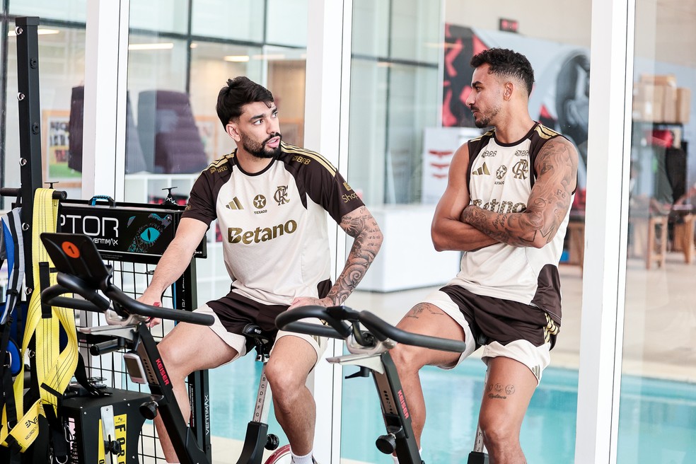 Paquetá e Danilo durante treino do Flamengo — Foto: Gilvan de Souza/Flamengo