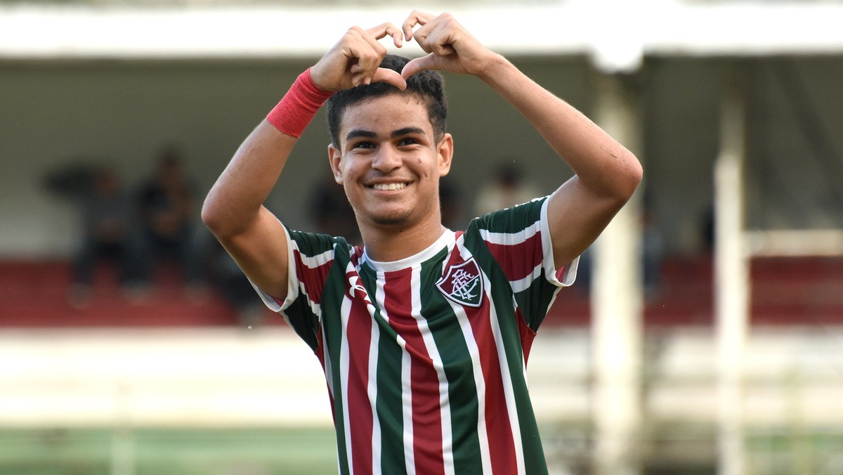 Miguel Silveira, de 16 anos, é relacionado para Fluminense x Cruzeiro