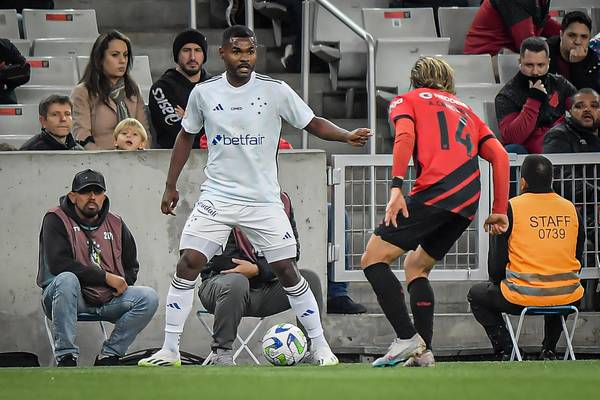 Nikão volta a ganhar minutos no Cruzeiro, cria chances de gol e é elogiado por Pepa; veja lances