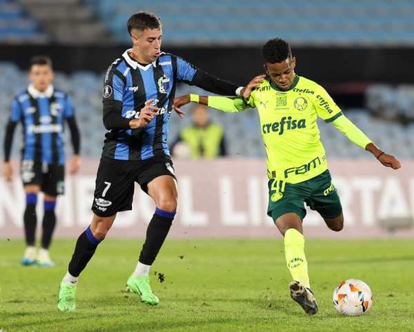 Estêvão mantém foco no Palmeiras durante negociação com Chelsea.