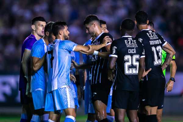 Paulinho volta, Romero brilha e Fagner é expulso em amistoso do Corinthians.