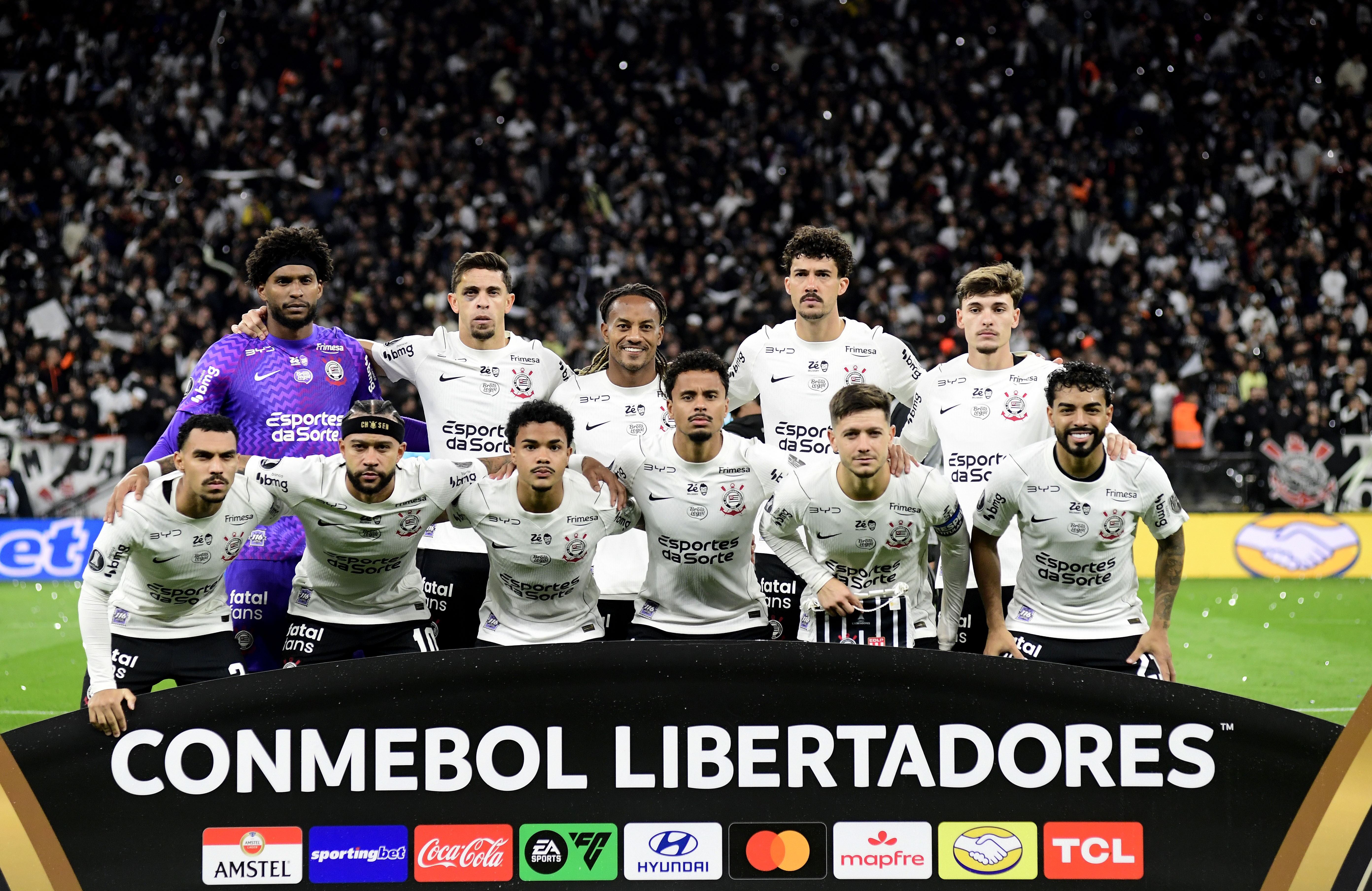 Atuações: Memphis perde pênalti nos acréscimos em eliminação do Corinthians; dê suas notas