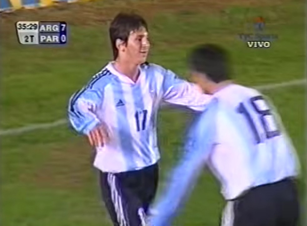 Messi comemora gol pela Argentina em amistoso de 2004 — Foto: Imagens TYC Sports