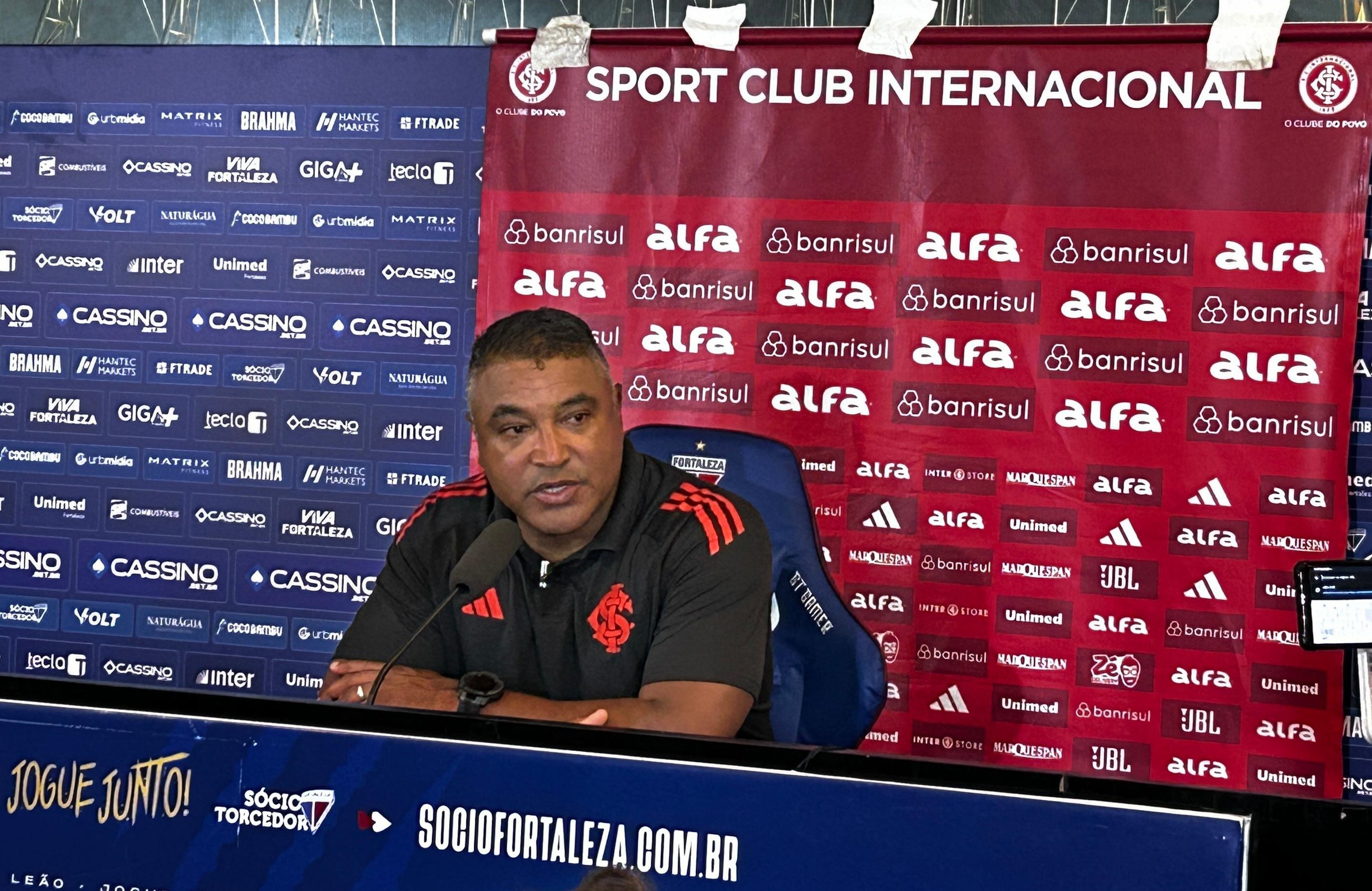 Roger valoriza ponto fora, mas cita possível pênalti não marcado | Ge