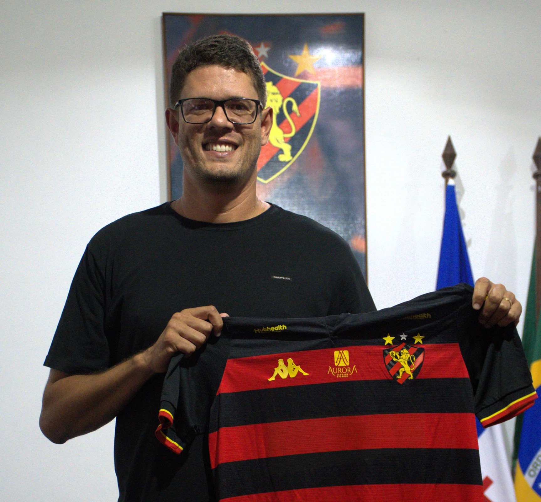 Sport anuncia Hoffmann Túlio como novo técnico do futebol feminino