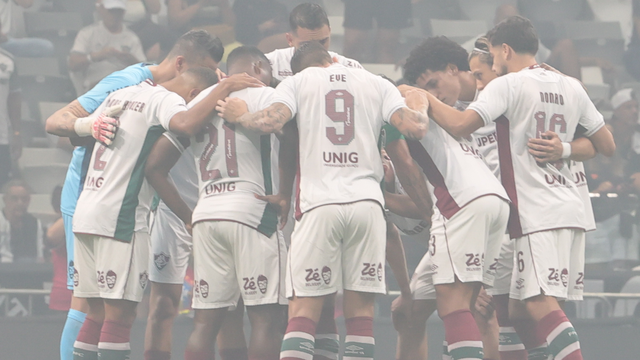 Jogadores do Fluminense se reúnem antes da partida contra o Atlético-MG