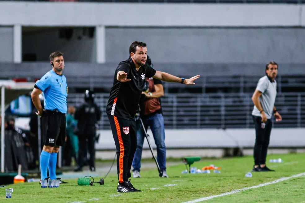 Daniel Paulista, técnico do CRB — Foto: Ailton Cruz