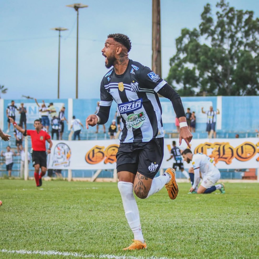 Everton Kanela comemorando gol pelo Operário-MS — Foto: RMP - Fotografia Esportiva