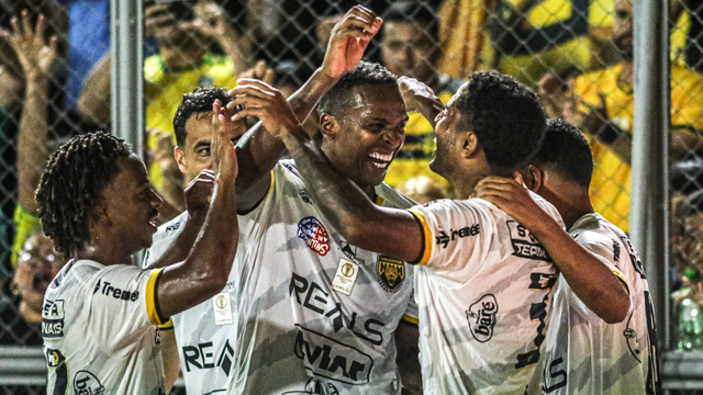 Amazonas vence o Coritiba e deixa a zona de rebaixamento