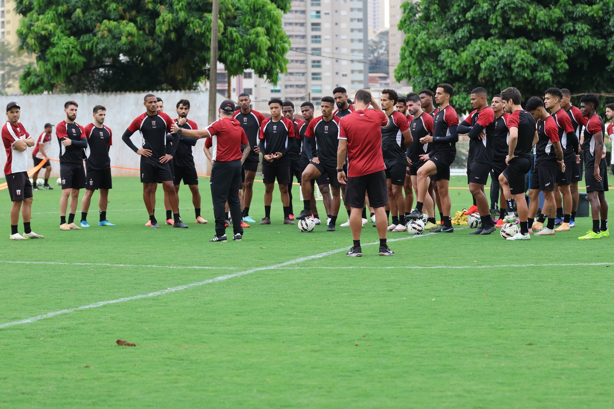 Botafogo-SP vive expectativa por mais um reforço até o fim da janela