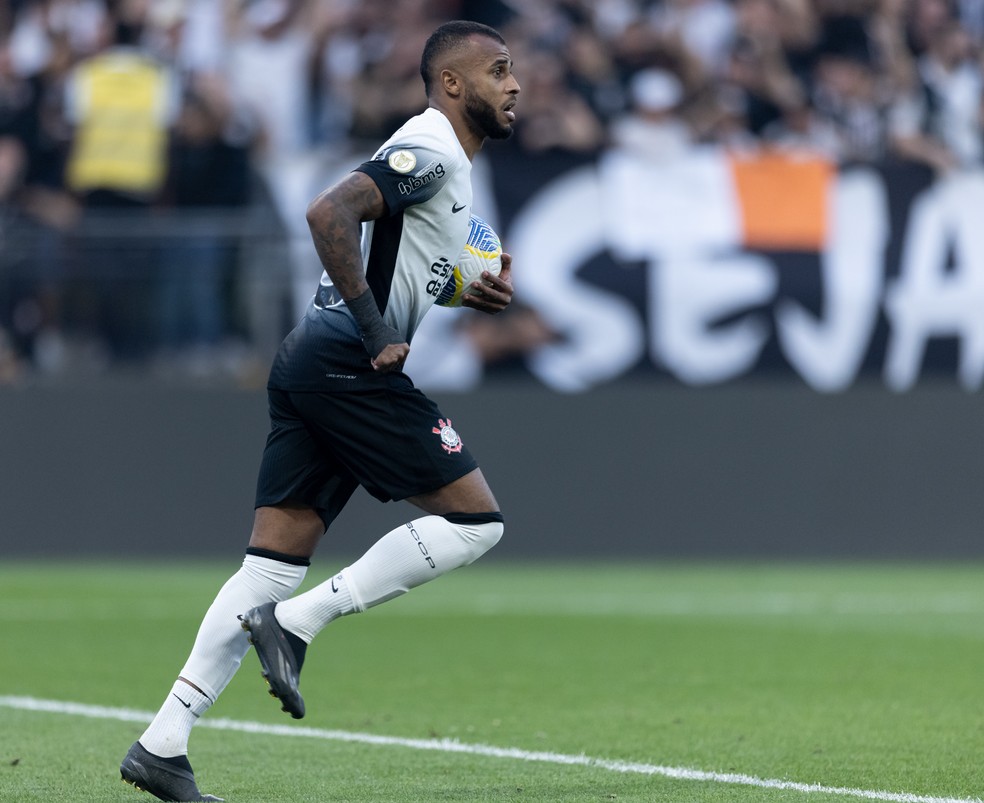 CORINTHIANS SURGE IMPONENTE NO PAULISTA! Volante briga por titularidade e promete grandes atuações!