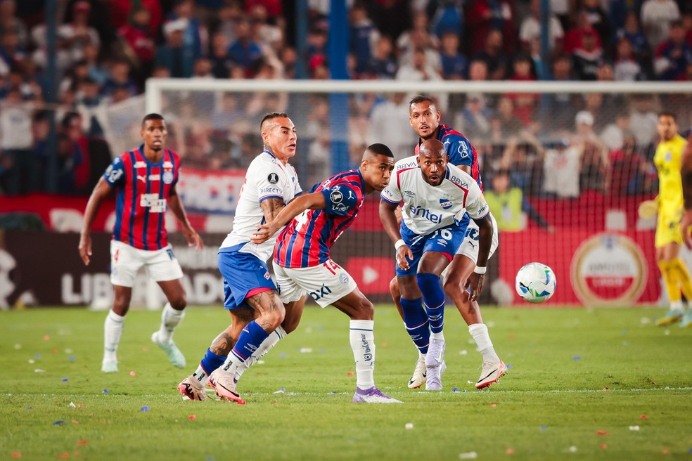 Erick em ação pelo Bahia contra o Nacional na Libertadores — Foto: Letícia Martins/EC Bahia