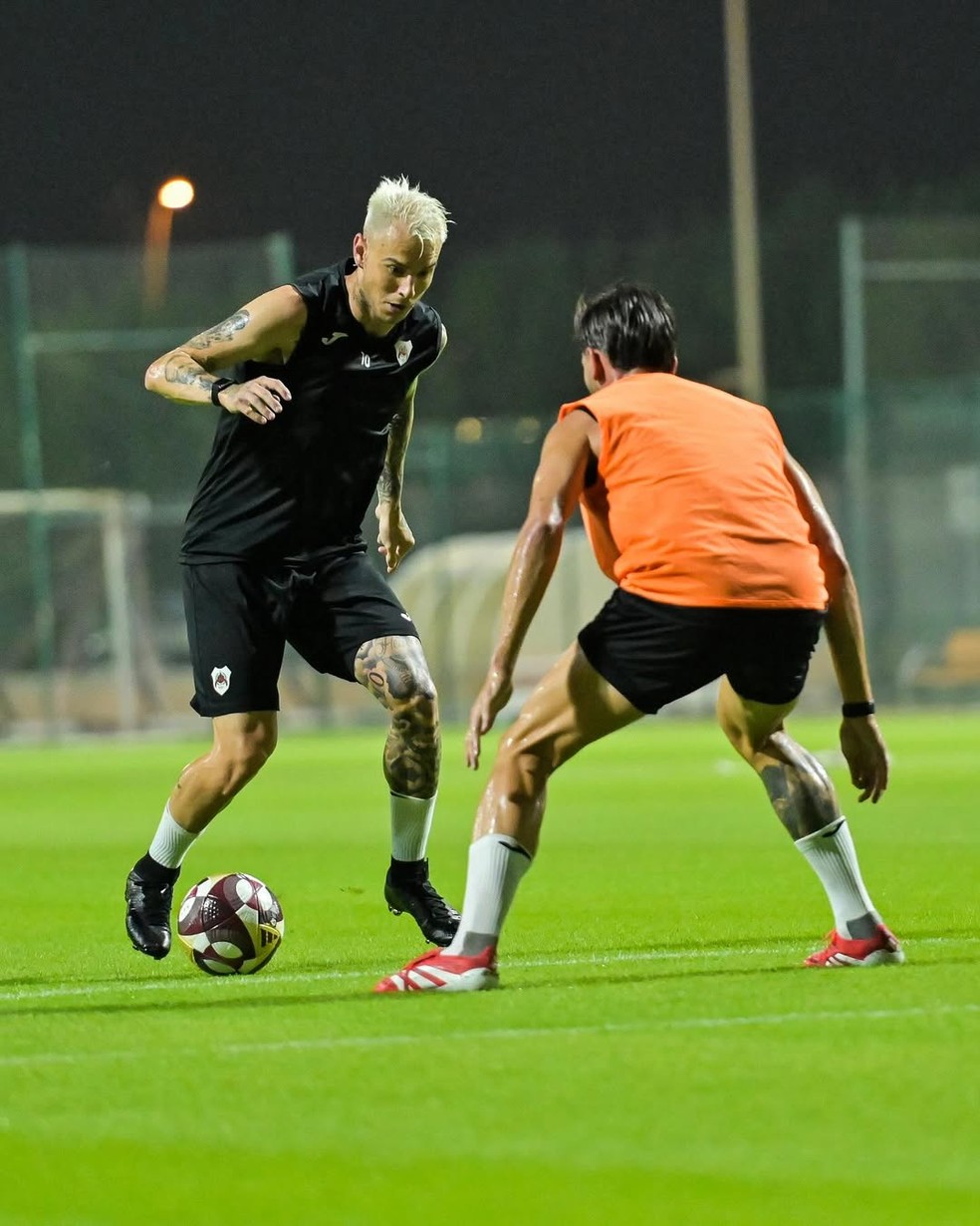 Roger Guedes em treinamento pelo Al-Rayyan na segunda-feira — Foto: @alrayyansc / Instagram / Divulgação