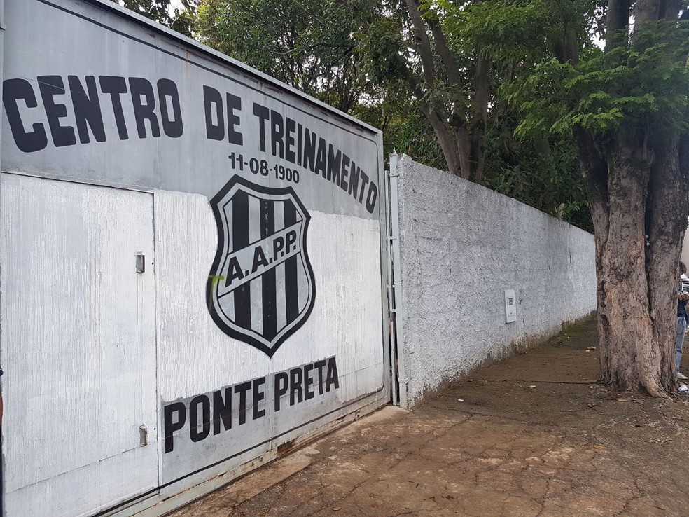 Jogadores da Ponte Preta durante treino no CT Jardim Eulina