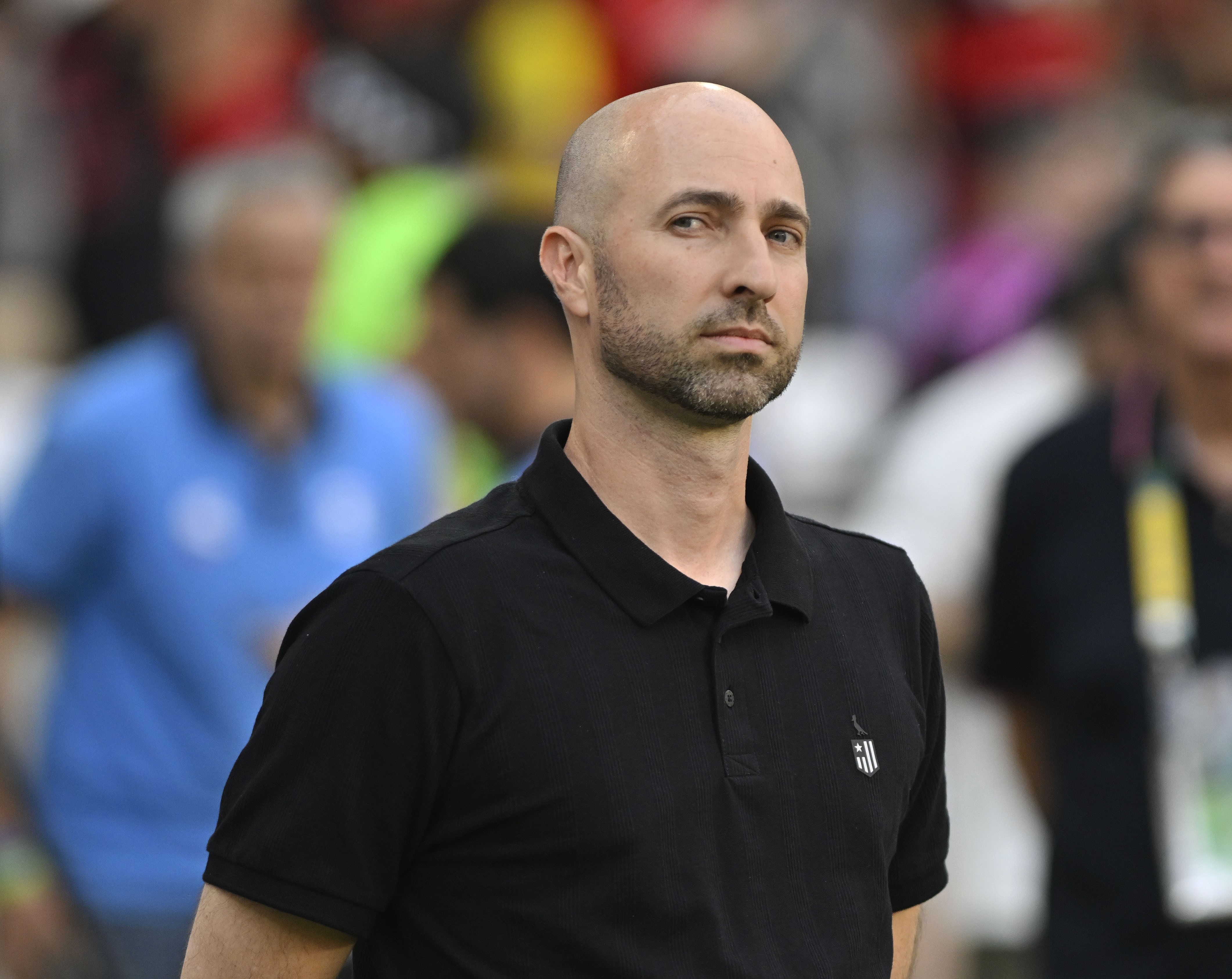 Bellão tem duelo decisivo contra o Palmeiras para garantir seu cargo no Botafogo