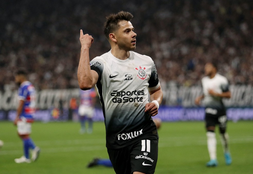 Angel Romero comemora gol do Corinthians contra o Fortaleza — Foto: REUTERS/Carla Carniel