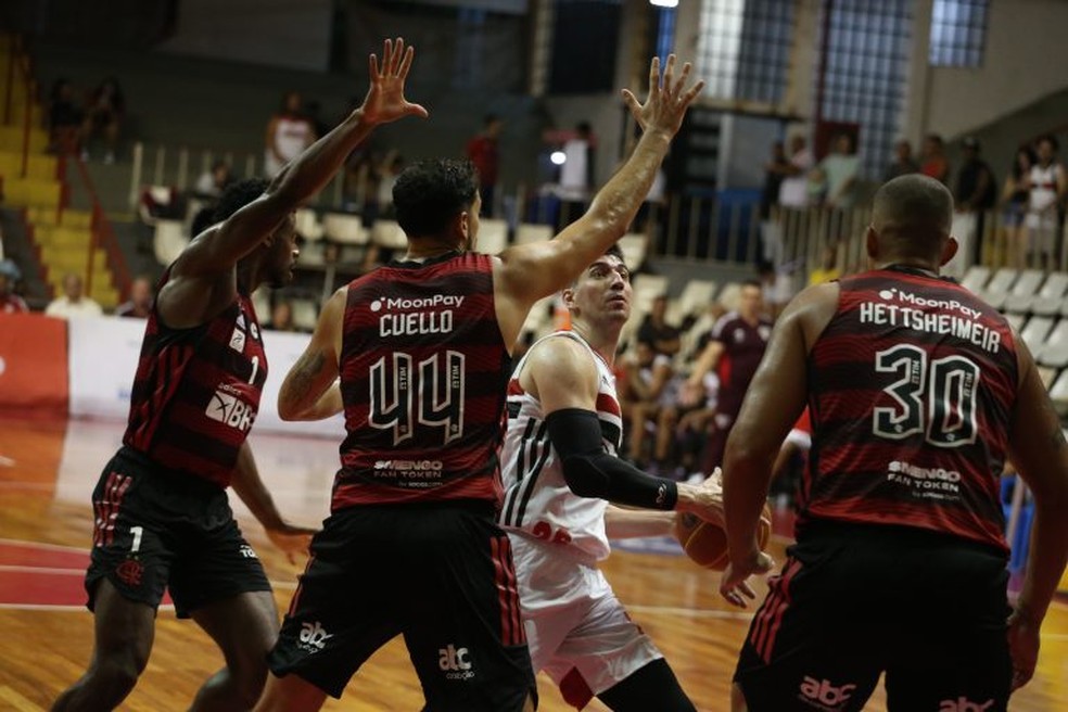 São Paulo vence Flamengo mais uma vez e vai à final do NBB