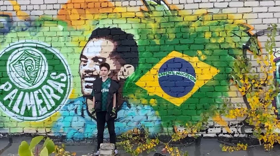 Júlia fez homenagem para Gustavo Scarpa na Rússia — Foto: Arquivo pessoal