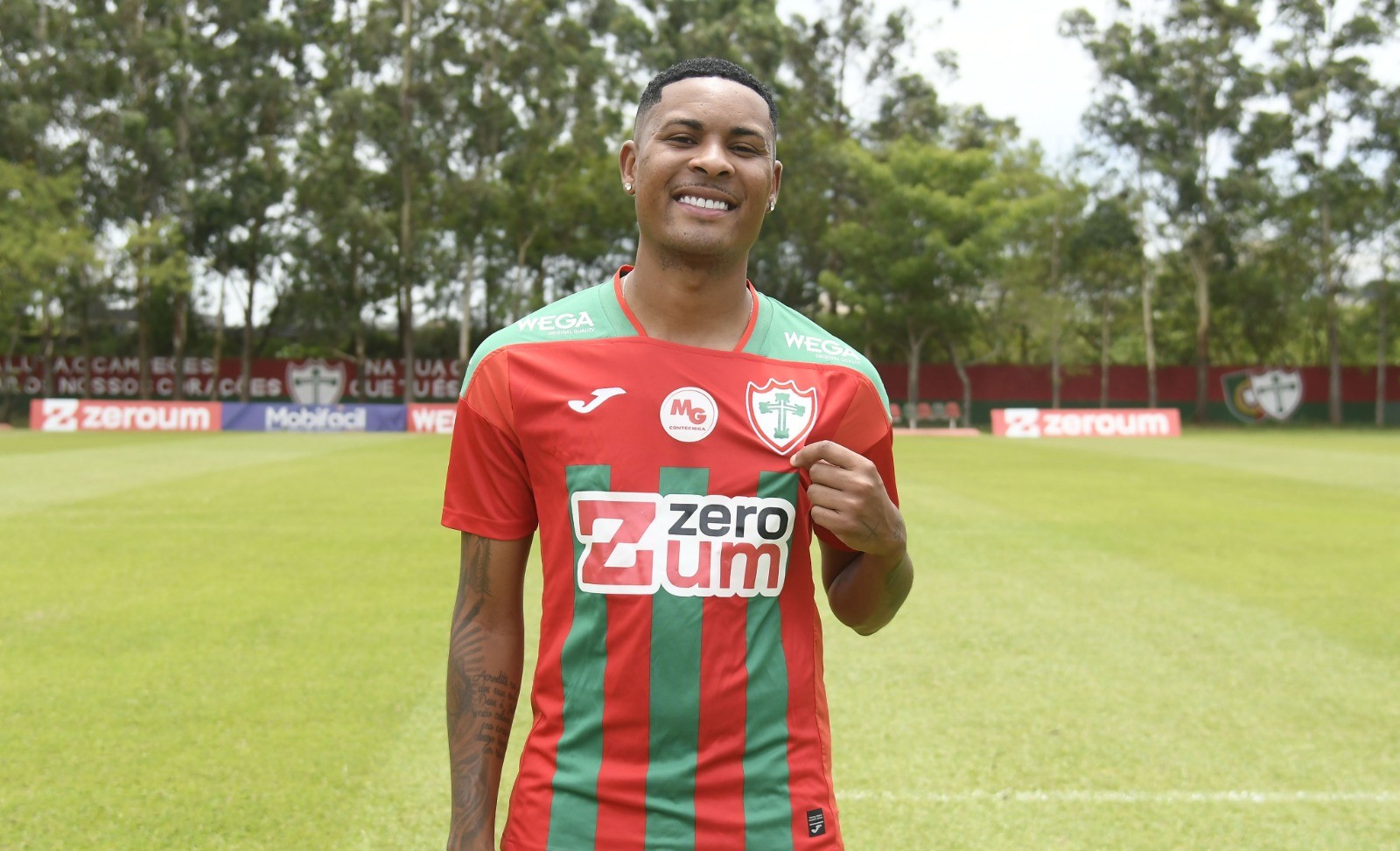 Caio Roque chega ao Rio para assinar com o Botafogo