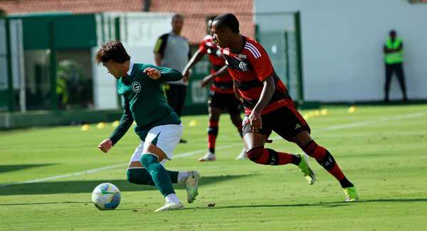 Nigeriano marca na estreia do Flamengo, mas time perde para o Goiás no Sub-20.