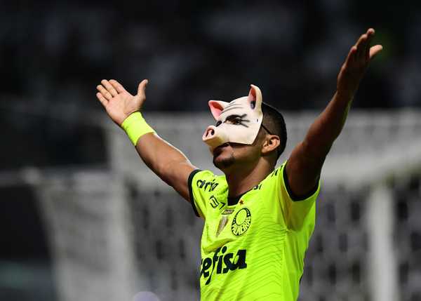 Razões do cartão amarelo a Rony ao comemorar gol pelo Palmeiras