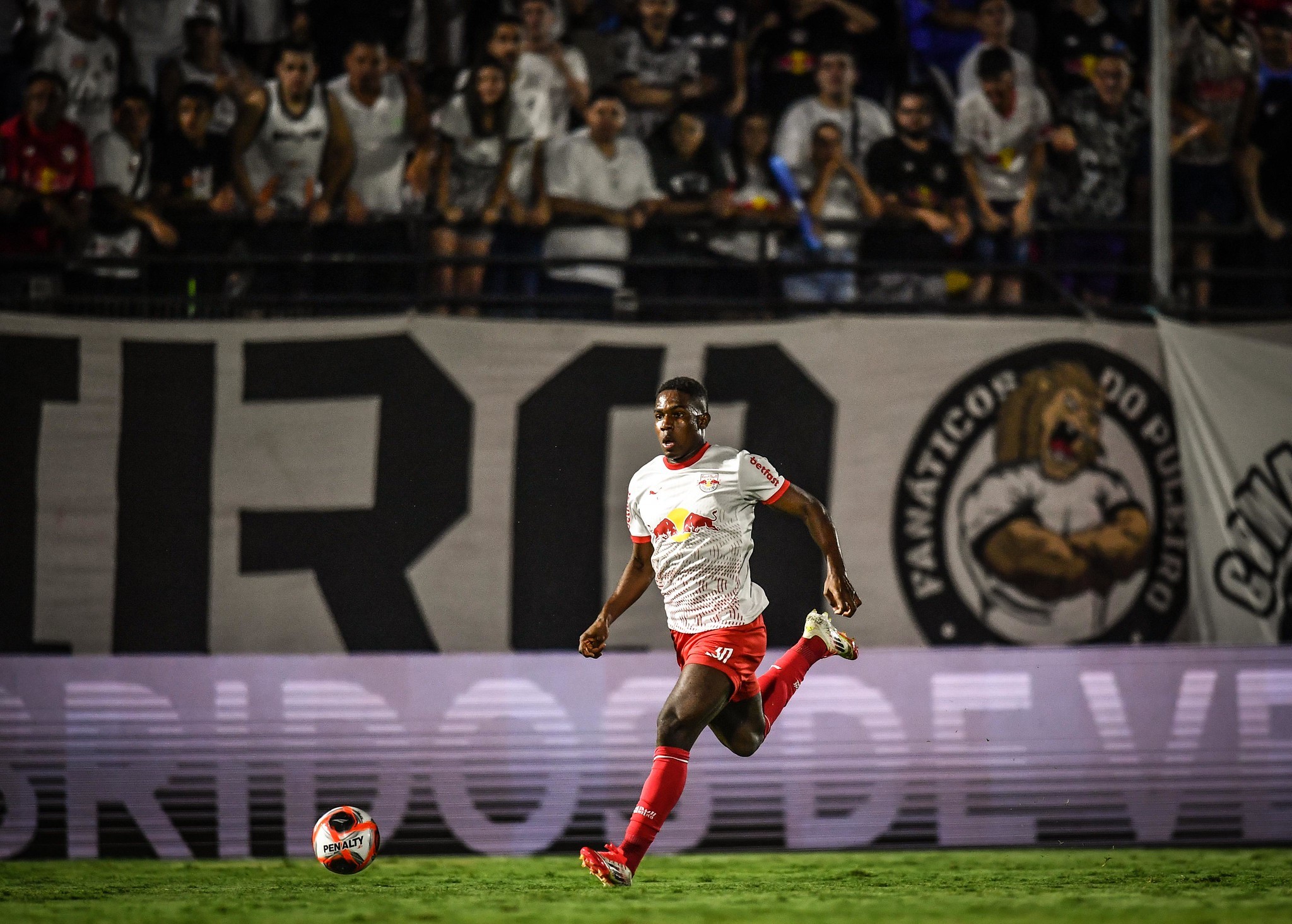Bragantino recusa proposta do Botafogo pelo atacante Henry Mosquera