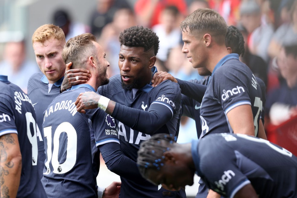 Emerson Royal marca, e Tottenham empata na estreia pela Premier League, futebol inglês