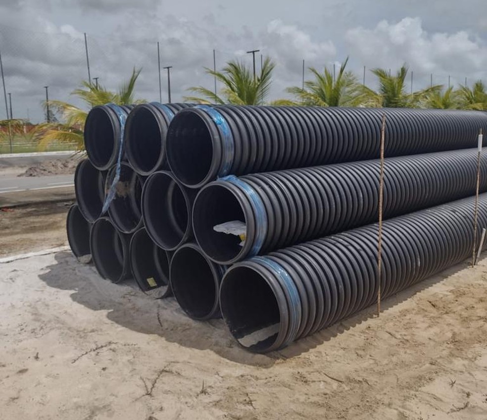 Tubos usados para serviços de irrigação e drenagem no CT do CRB — Foto: Divulgação/CRB