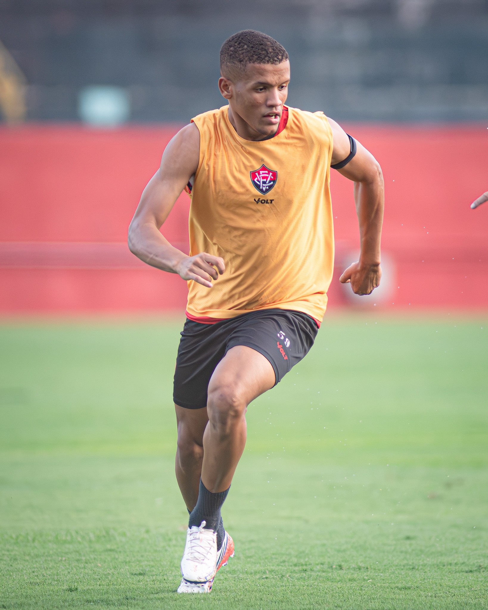 Sem Jamerson, Vitória pode dar chance para a divisão de base ou fazer improviso; veja opções