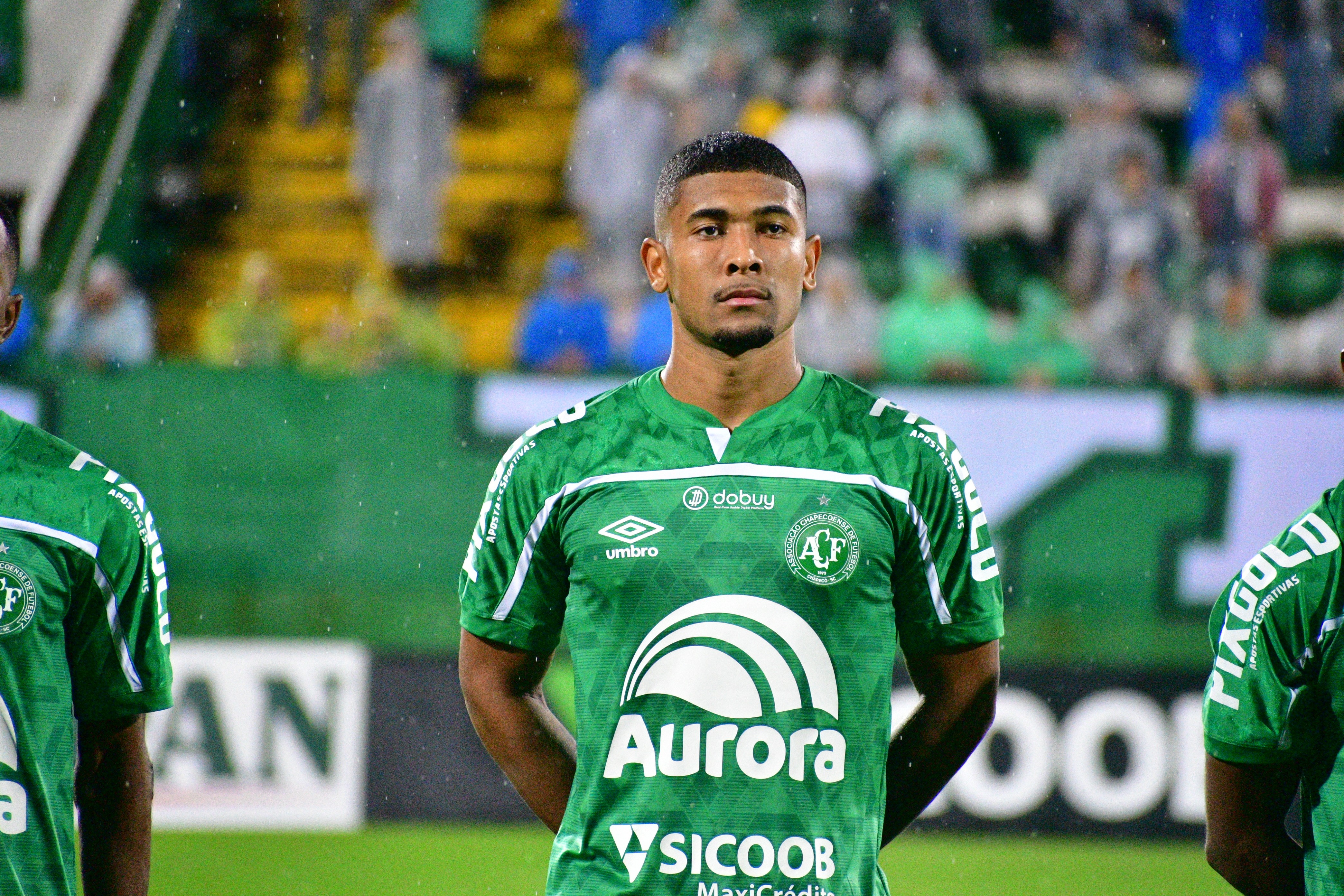 Chapecoense anuncia retorno do lateral Fernando