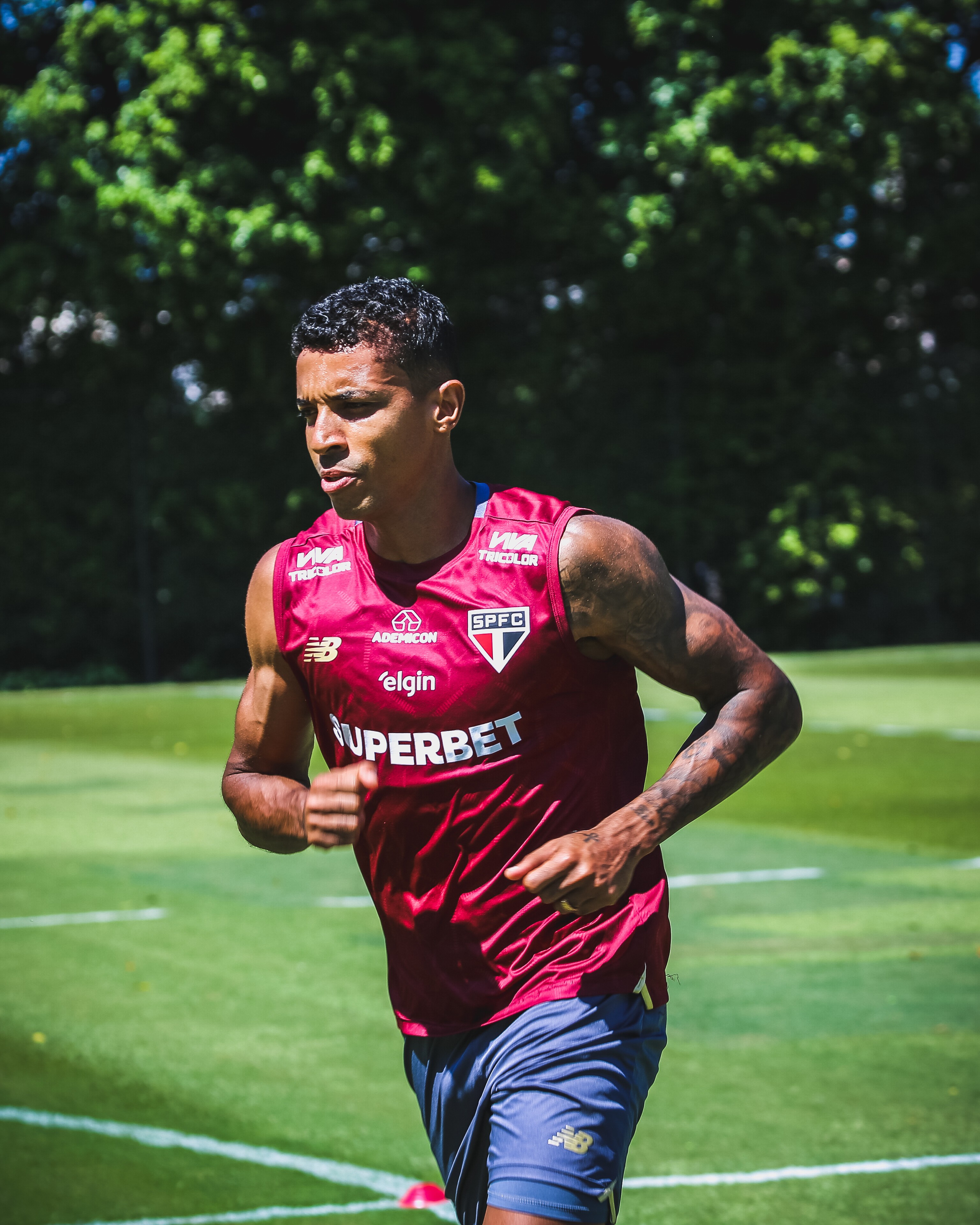 São Paulo retoma treinos e aguarda retorno de Luiz Gustavo
