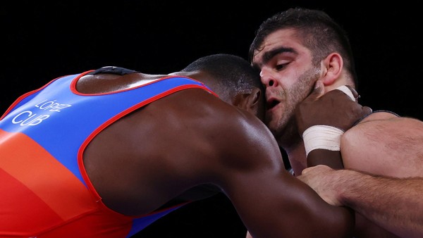 Atletas iranianos, vice-campeonato de luta livre greco-romano  asiático-2018, em Quirguistão. - Pars Today