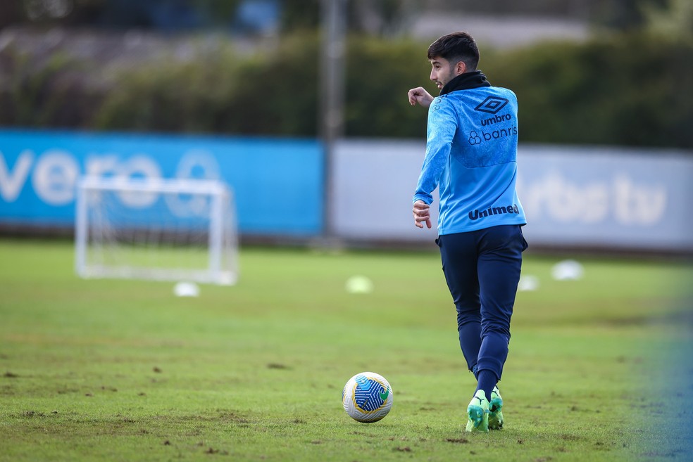 Villasanti volta ao time do Grêmio contra o Juventude — Foto: Lucas Uebel/Grêmio