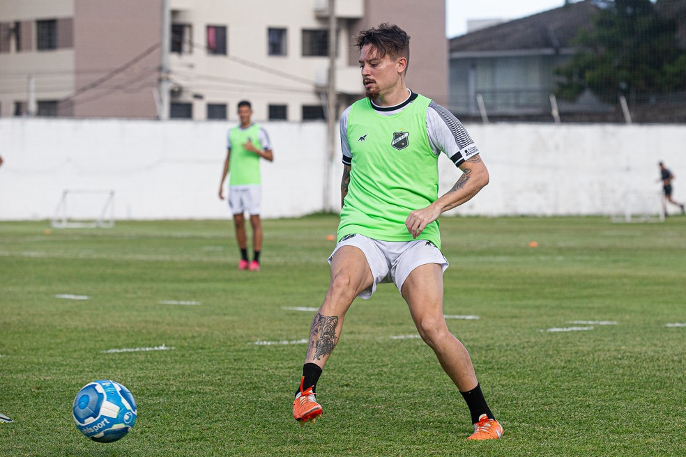Adryan atuou pela última vez com a camisa do ABC na derrota para o Náutico, no dia 27 de abril — Foto: Rennê Carvalho/ABC