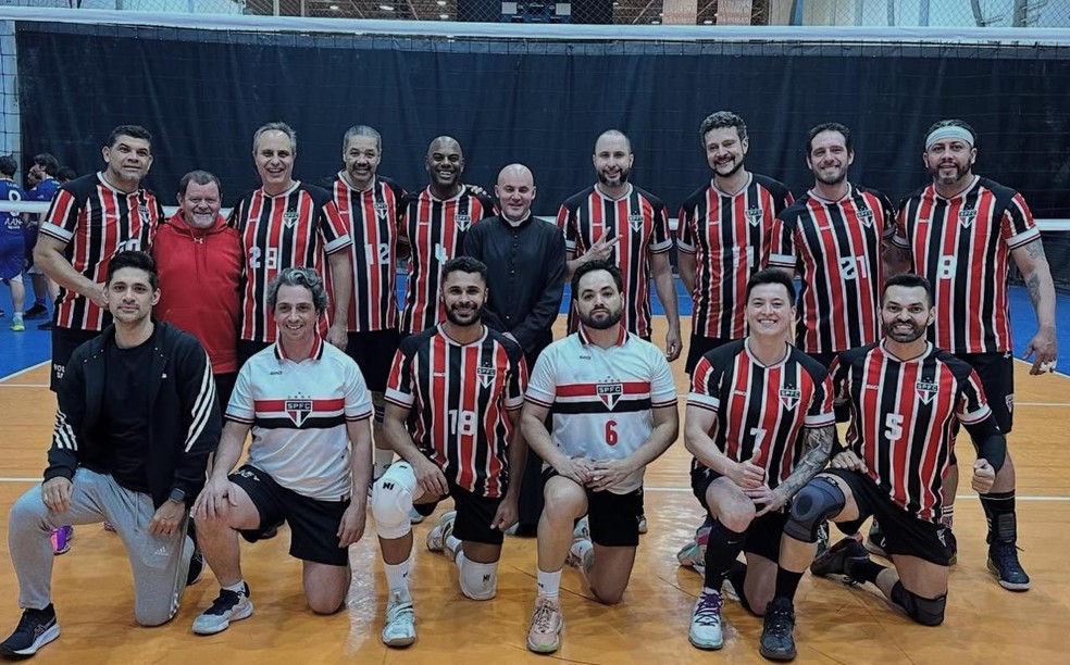 Padre Gean Medeiros integra o time master de vôlei do São Paulo — Foto: Reprodução Instagram