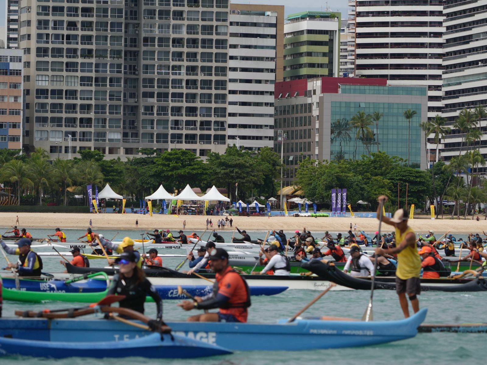 Cearense de canoa havaiana bate recorde de inscritos em Fortaleza