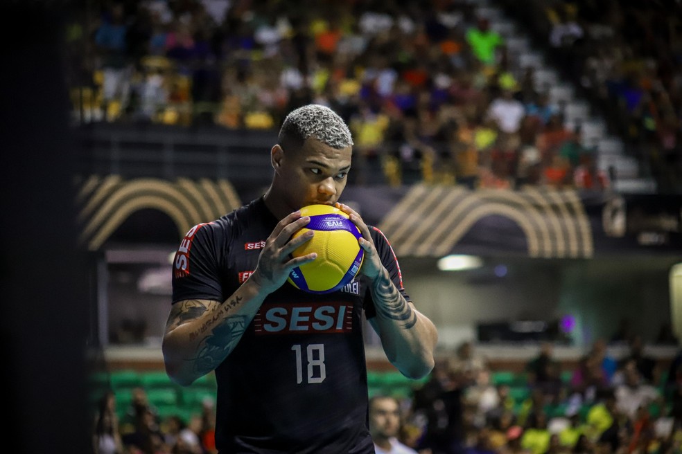 Darlan em ação na final da Superliga 2023/24 — Foto: Fernanda Oliveira/Recife