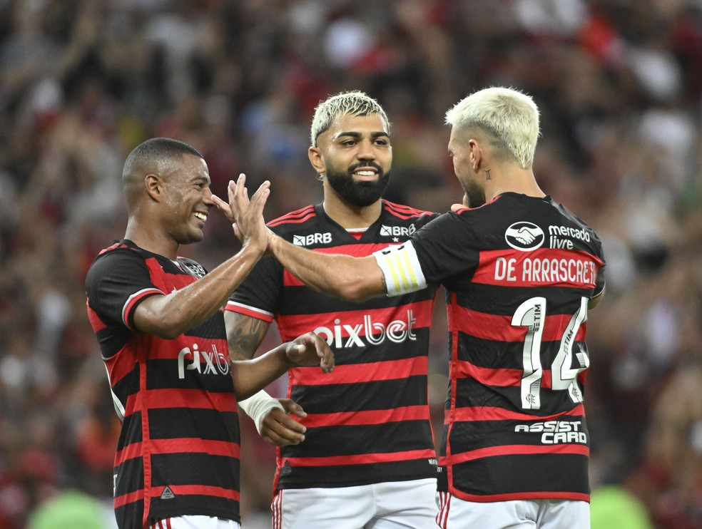 Arrascaeta, De La Cruz e Gabigol celebram goleada do Flamengo contra Boavista — Foto: André Durão