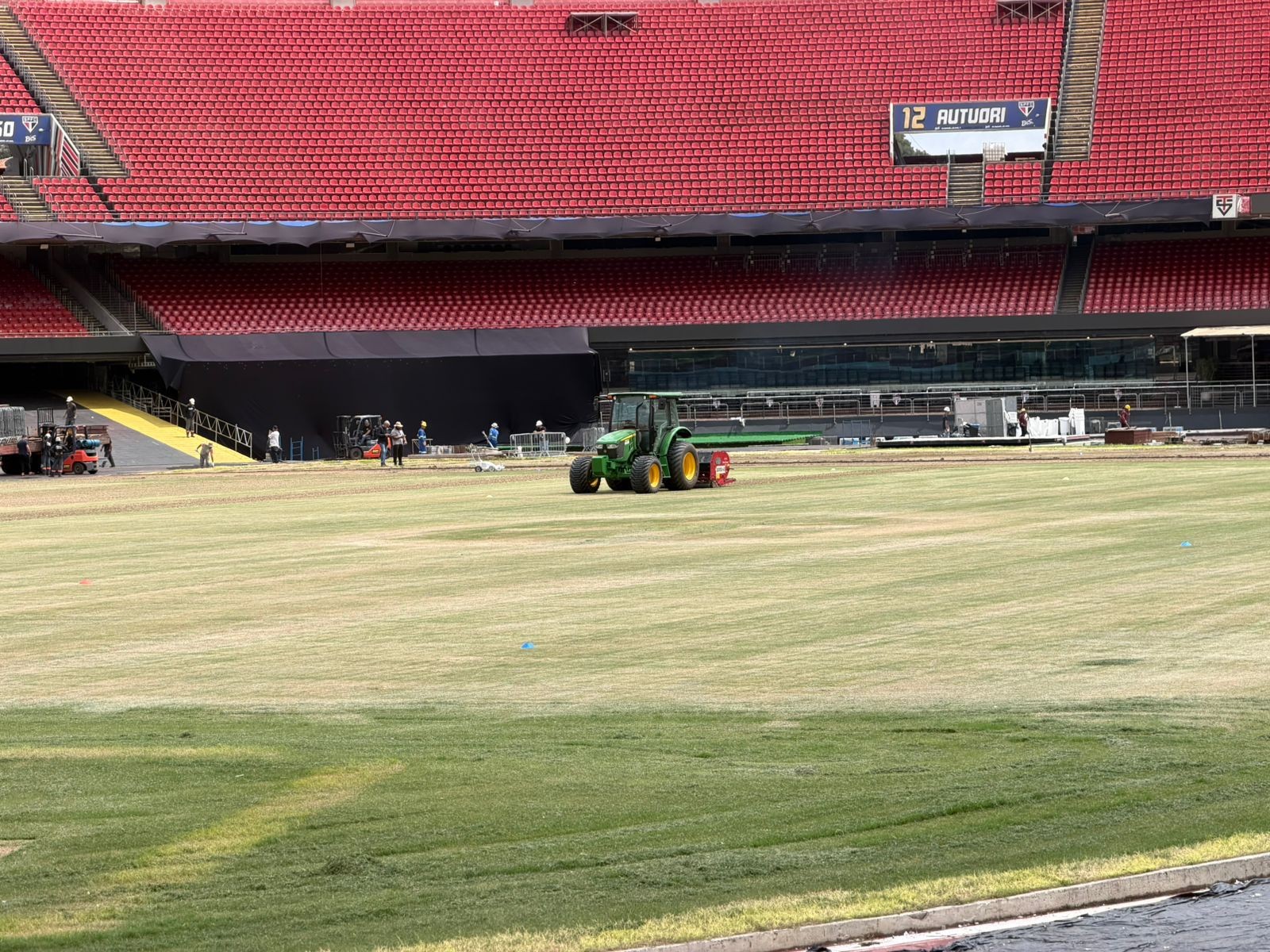 Veja como ficou o gramado do Morumbi depois das apresentações do AC/DC | Ge