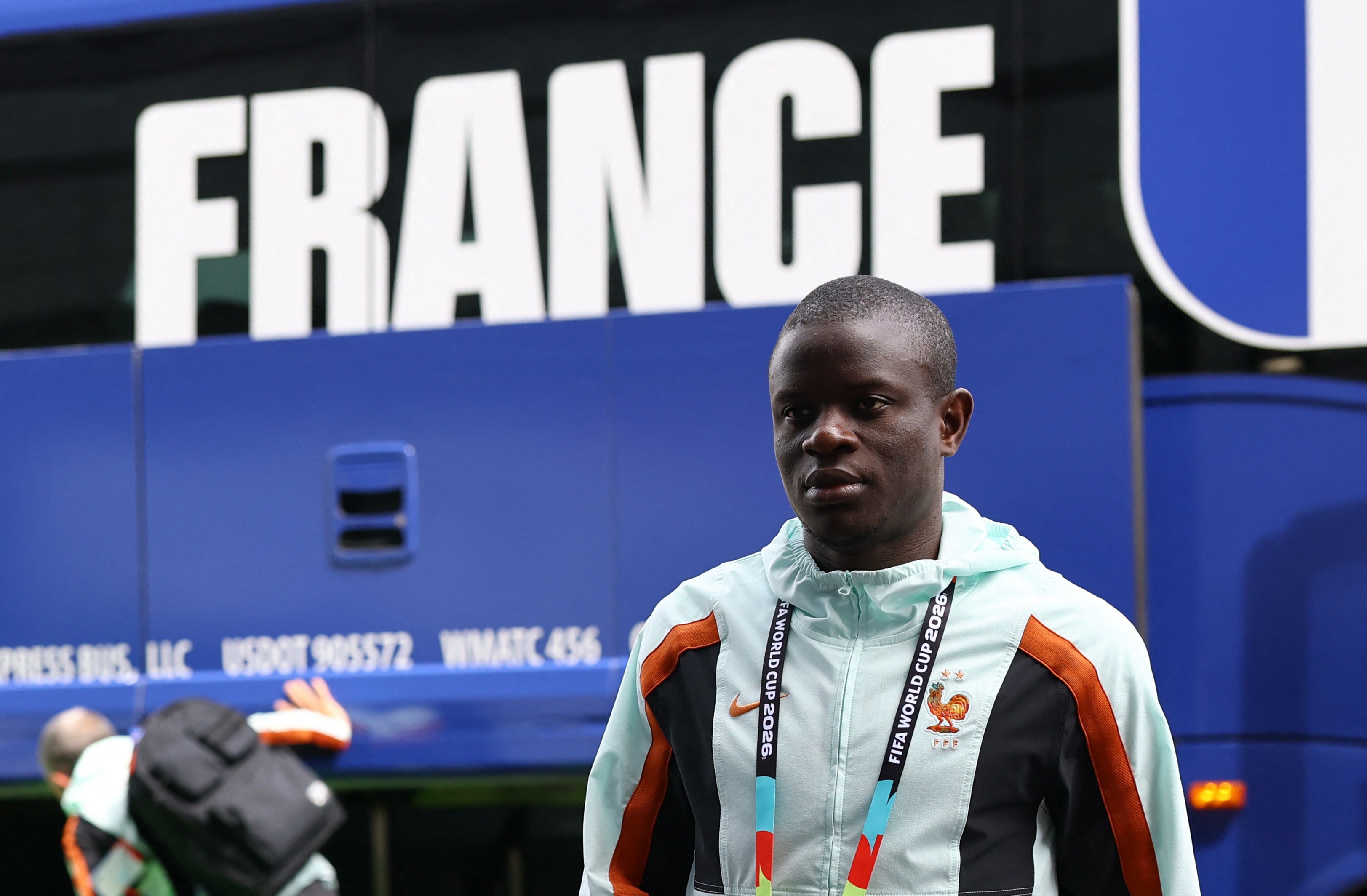 Kanté abriu a Copa "substituindo" Mbappé, mas virou última opção no meio-campo da França