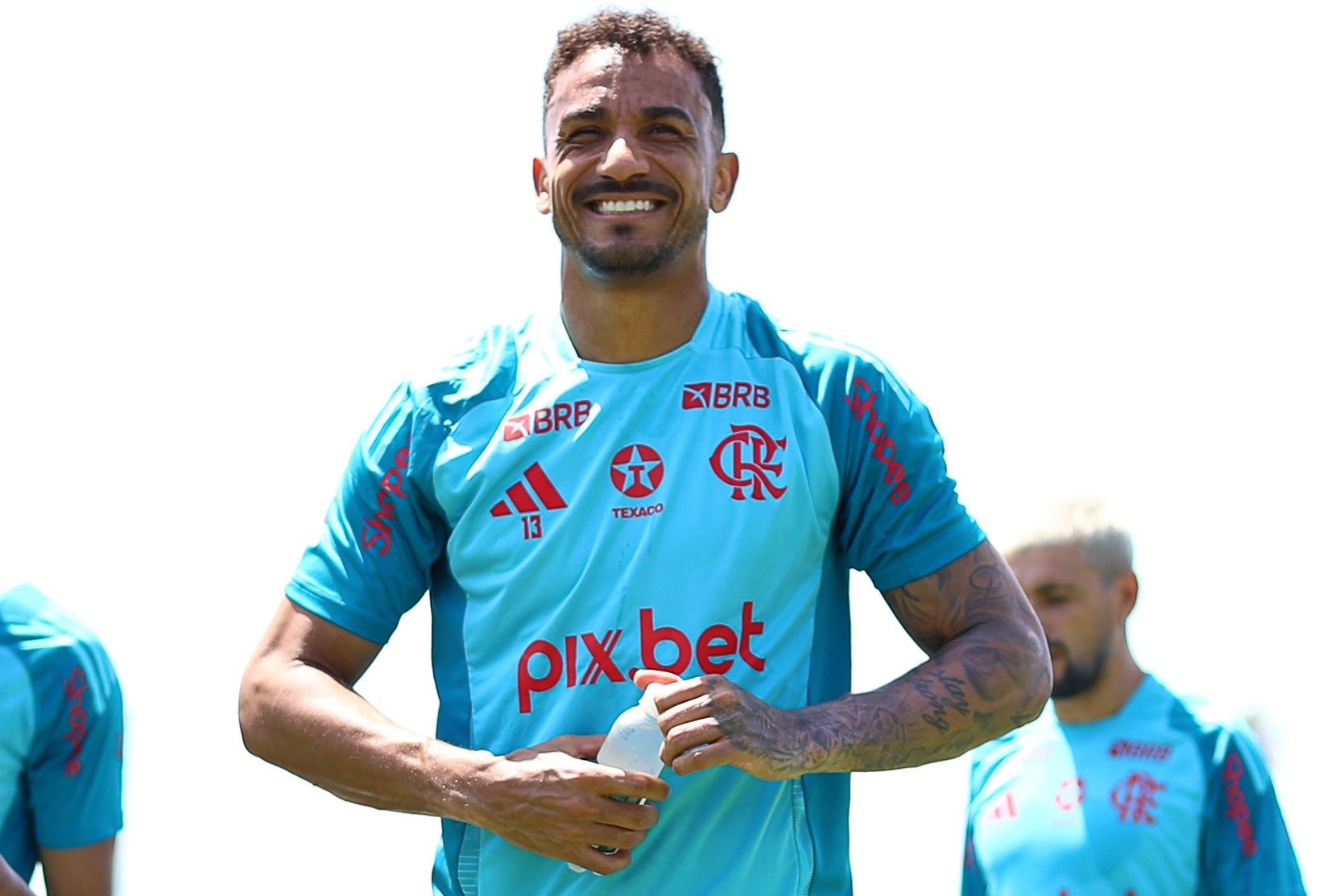 Flamengo se prepara para clássico com Vasco; situação dos atletas é avaliada