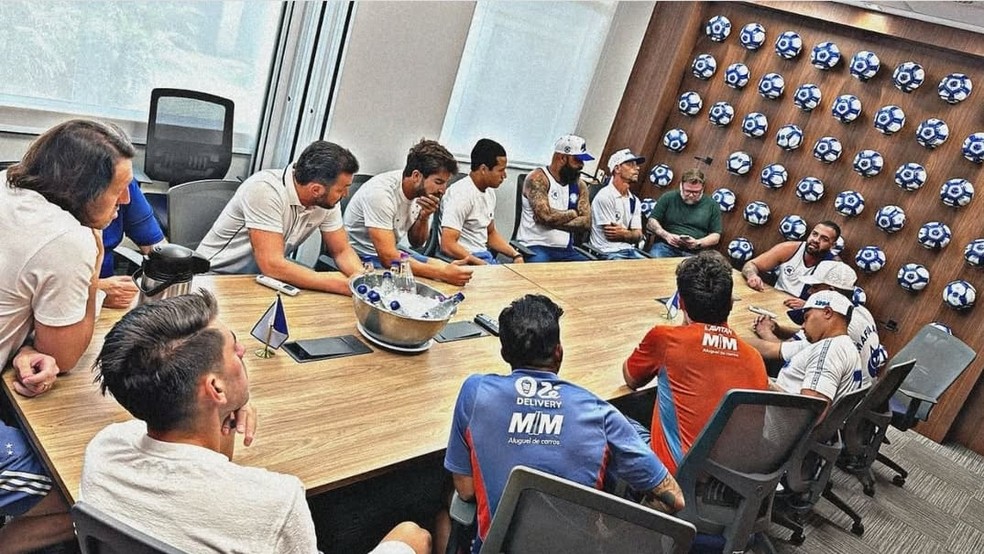 Jogadores do Cruzeiro têm reunião com organizada — Foto: Reprodução/ Instagram