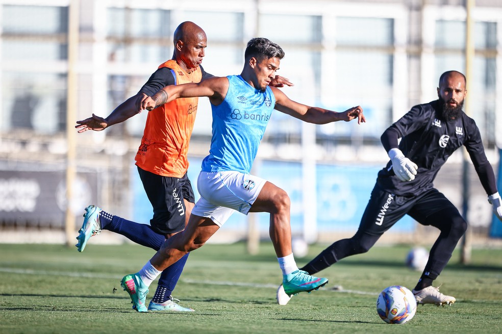 Grêmio x São José em jogo-treino no CT Luiz Carvalho. Na foto, o atacante Arezo — Foto: Lucas Uebel / Grêmio FBPA