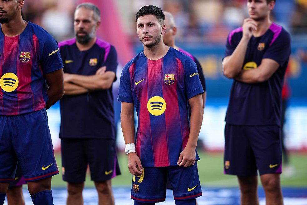 Roony Bardghji antes de amistoso do Barcelona contra o Como — Foto: Getty Images