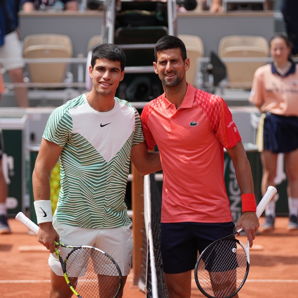 Alcaraz x Djokovic na semi de Roland Garros: horário e onde assistir