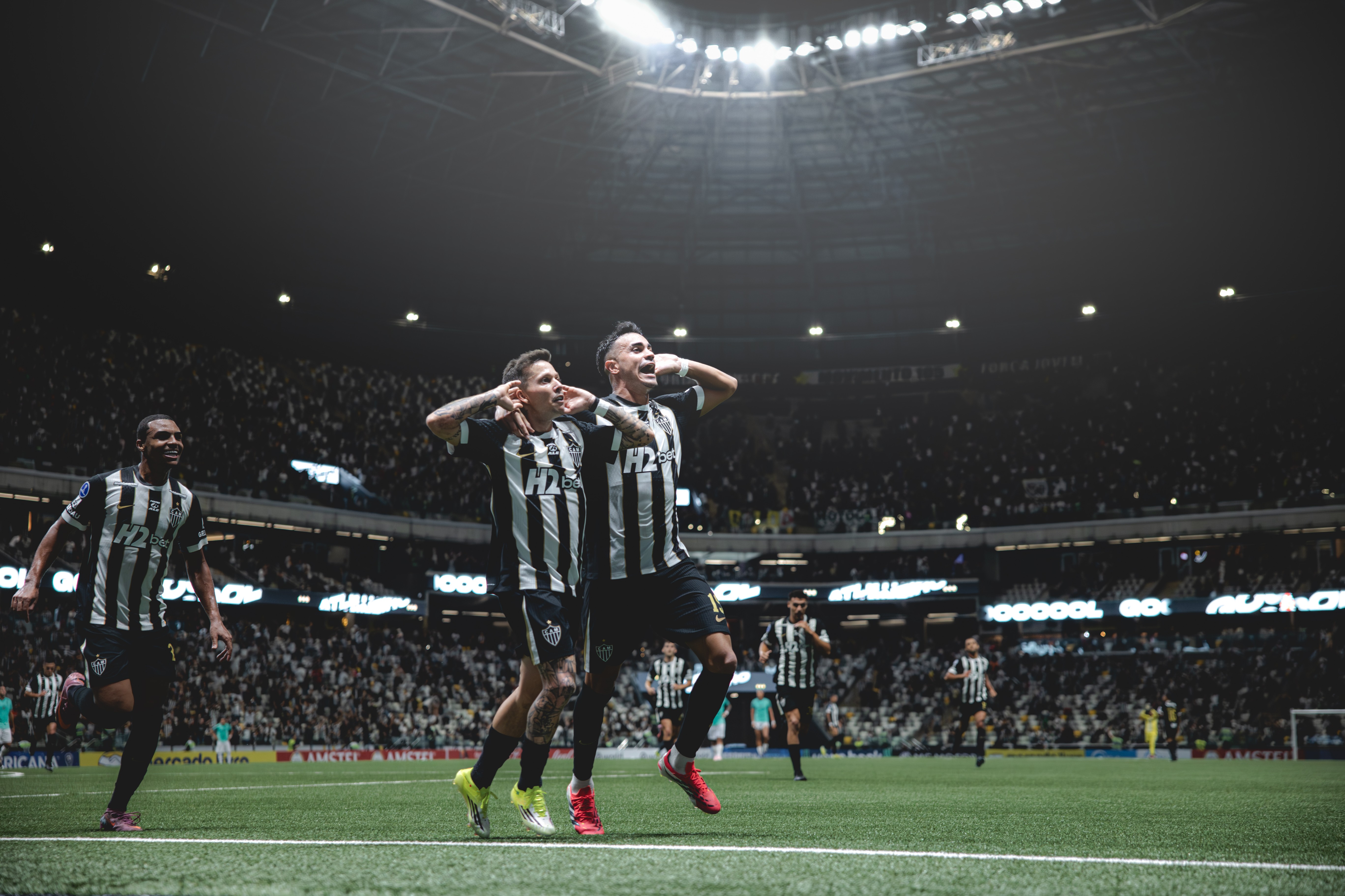 Atlético-MG conquista vitória na Sul-Americana após dificuldades em campo