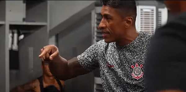 Paulinho planeja impactante retorno ao Corinthians com discurso forte nos bastidores.