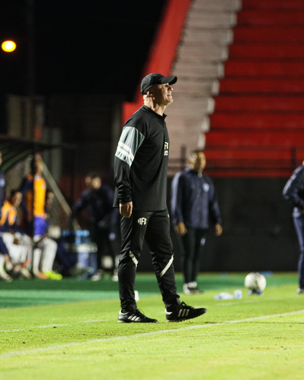 Rogério Corrêa durante partida - vitória da Ferroviária